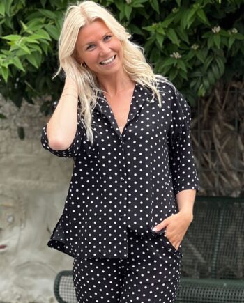 Loved By Lykke   Bluse   Ly Smilla Ss Shirt   Black W small White Dots