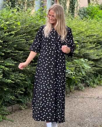 Loved By Lykke   Kjole   Ly Smilla Ss Dress   Black W white Dots